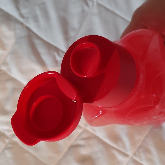 Tupperware Bottle - Picture 4 of 4